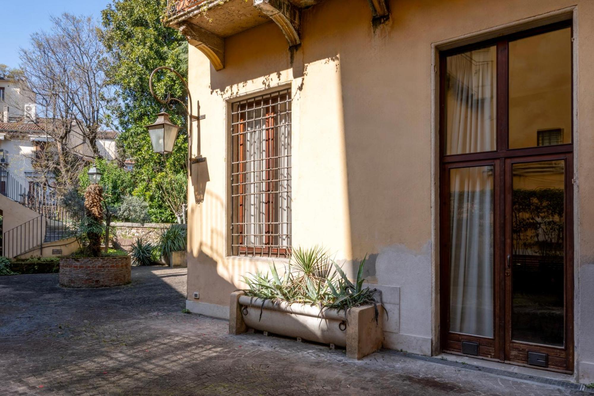 Verona City Lodge Bagian luar foto